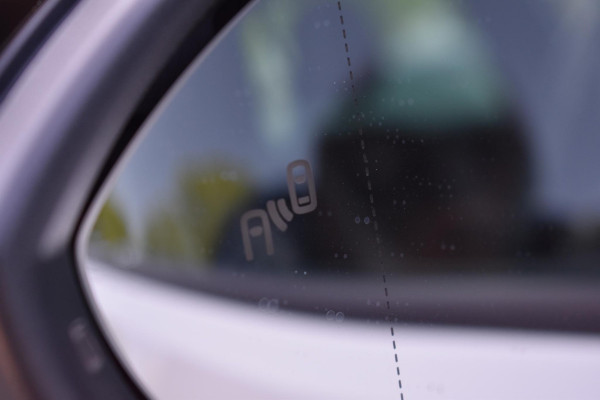 Volkswagen Golf 2.0 TSI 4Motion R Pano Milltek Virtual Lane Dynaudio Leder