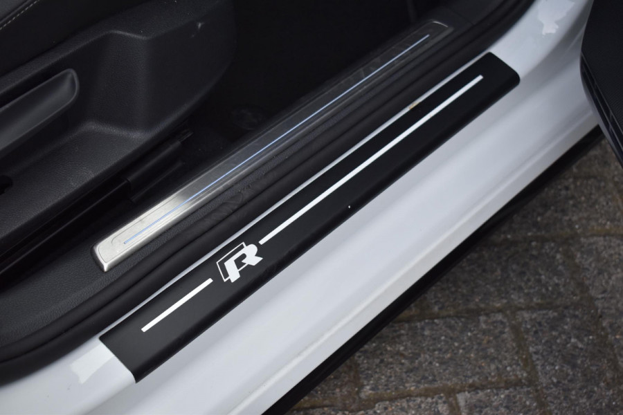 Volkswagen Golf 2.0 TSI 4Motion R Pano Milltek Virtual Lane Dynaudio Leder