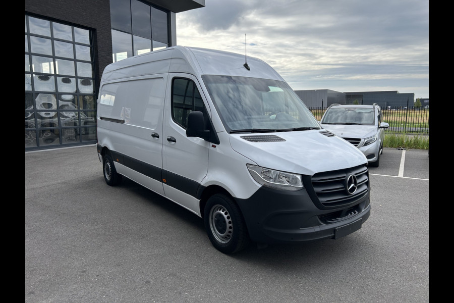Mercedes-Benz Sprinter 314 CDI L2 H2 Trekhaak / MBUX / Navigatie / Camera / Parkeersensoren / Airco / 270 Graden achterdeuren