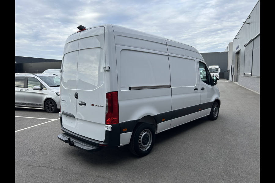 Mercedes-Benz Sprinter 314 CDI L2 H2 Trekhaak / MBUX / Navigatie / Camera / Parkeersensoren / Airco / 270 Graden achterdeuren