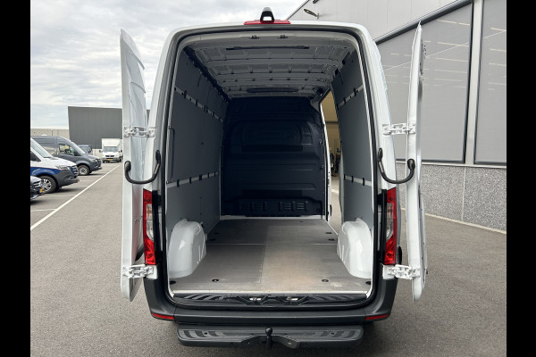 Mercedes-Benz Sprinter 314 CDI L2 H2 Trekhaak / MBUX / Navigatie / Camera / Parkeersensoren / Airco / 270 Graden achterdeuren