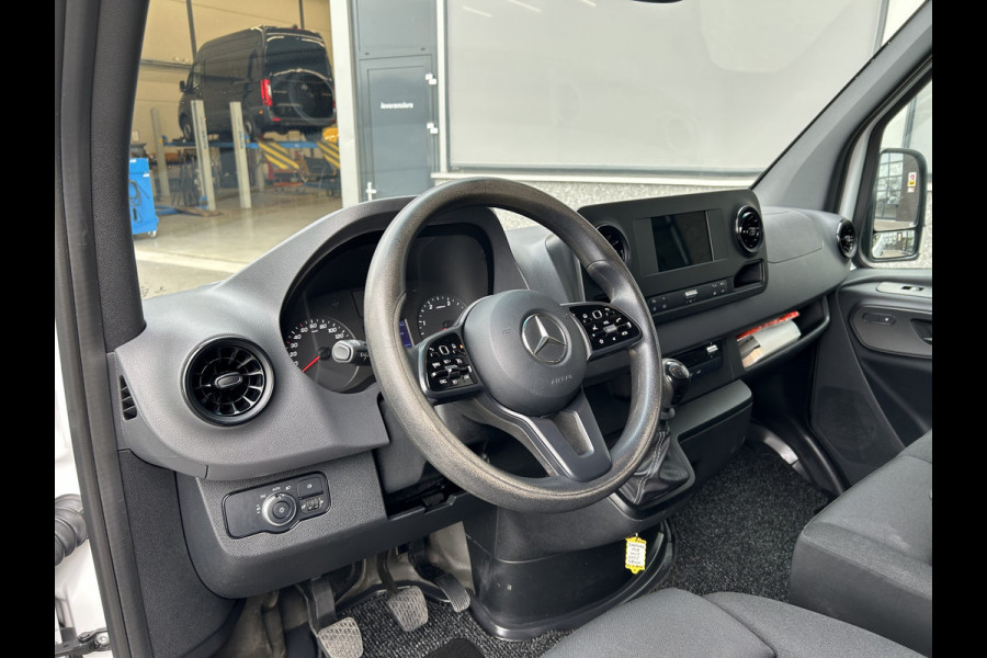 Mercedes-Benz Sprinter 314 CDI L2 H2 Trekhaak / MBUX / Navigatie / Camera / Parkeersensoren / Airco / 270 Graden achterdeuren