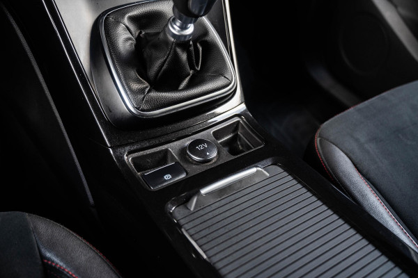 Ford Kuga 1.5 EcoBoost ST-Line | Acc | Winterpack | Keyles | Carplay