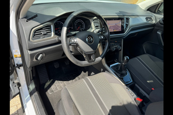 Volkswagen T-Roc * Style * Airco * Cruise * PDC * AppleCarPlay *