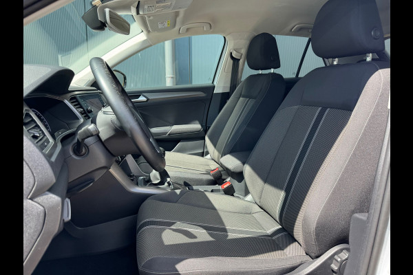Volkswagen T-Roc * Style * Airco * Cruise * PDC * AppleCarPlay *