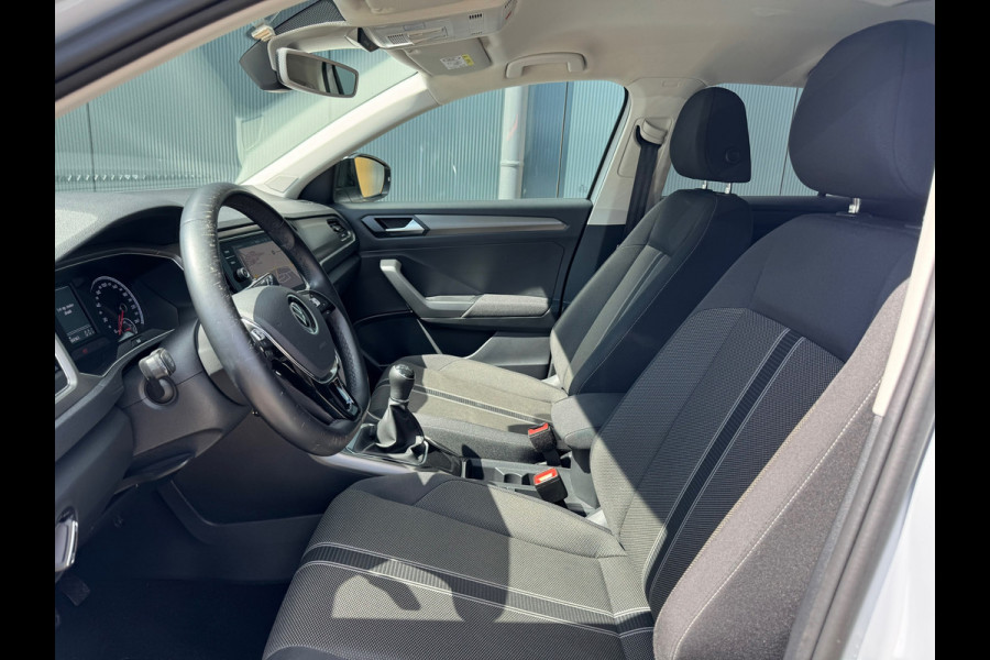 Volkswagen T-Roc * Style * Airco * Cruise * PDC * AppleCarPlay *