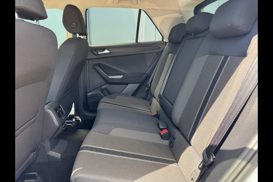Volkswagen T-Roc * Style * Airco * Cruise * PDC * AppleCarPlay *