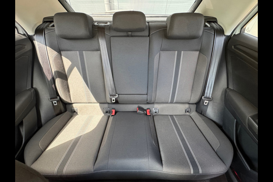 Volkswagen T-Roc * Style * Airco * Cruise * PDC * AppleCarPlay *