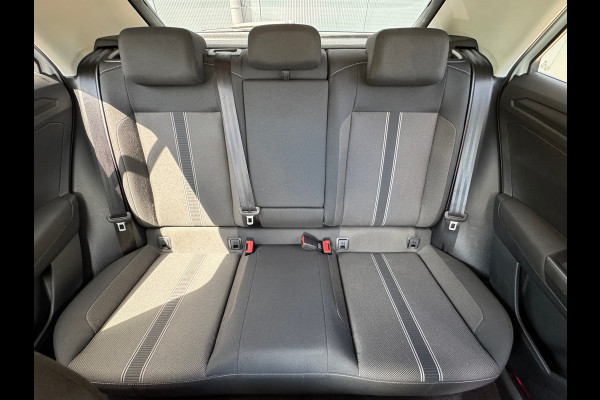 Volkswagen T-Roc * Style * Airco * Cruise * PDC * AppleCarPlay *
