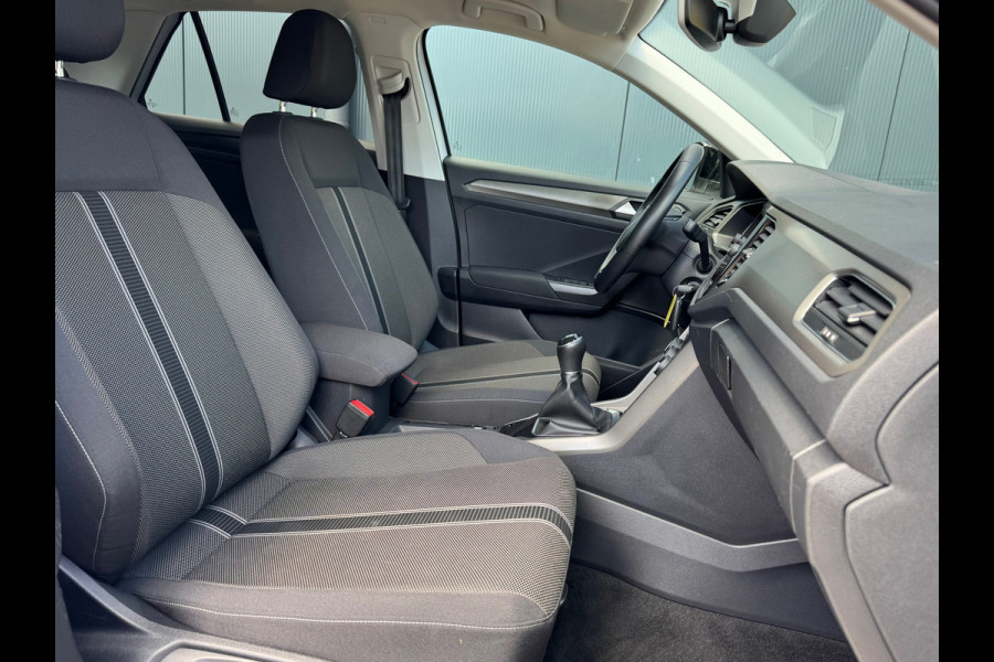 Volkswagen T-Roc * Style * Airco * Cruise * PDC * AppleCarPlay *