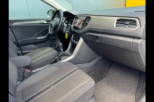 Volkswagen T-Roc * Style * Airco * Cruise * PDC * AppleCarPlay *