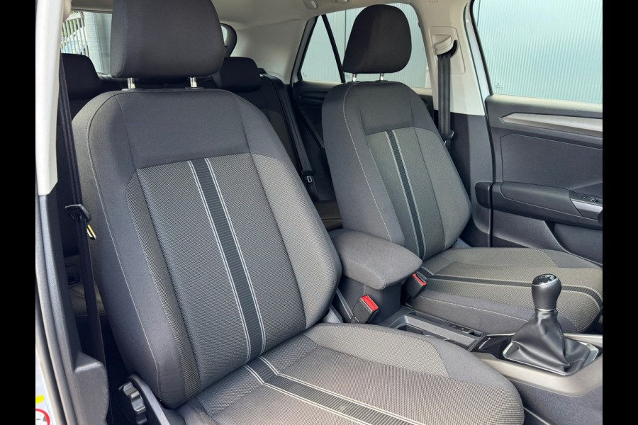Volkswagen T-Roc * Style * Airco * Cruise * PDC * AppleCarPlay *