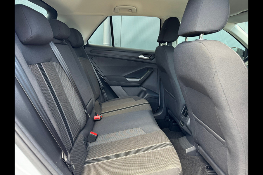 Volkswagen T-Roc * Style * Airco * Cruise * PDC * AppleCarPlay *