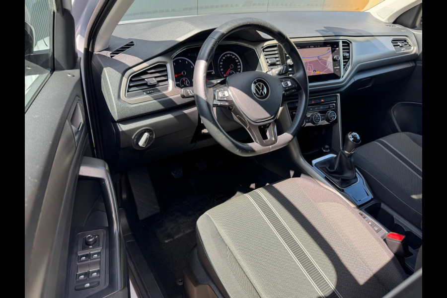 Volkswagen T-Roc * Style * Airco * Cruise * PDC * AppleCarPlay *