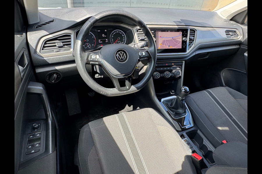 Volkswagen T-Roc * Style * Airco * Cruise * PDC * AppleCarPlay *