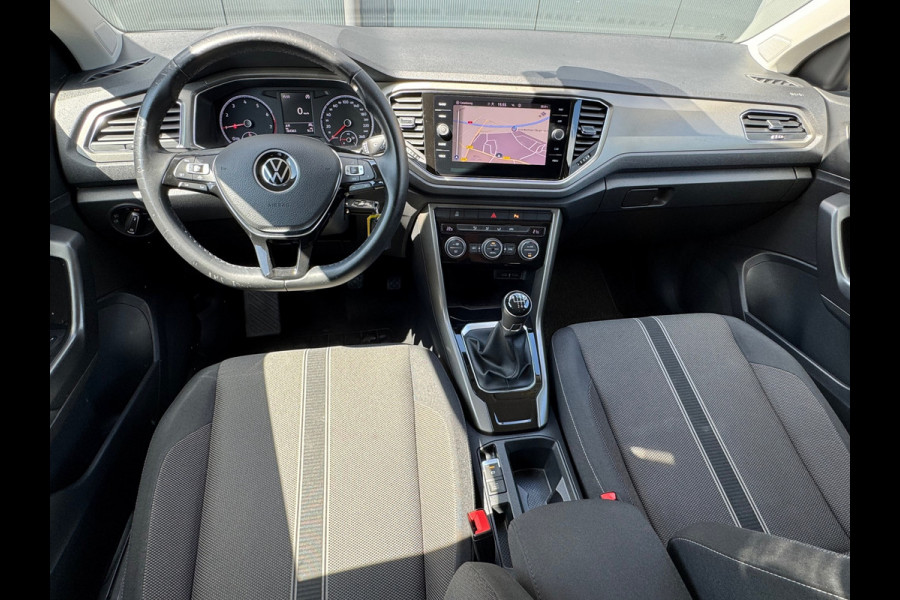 Volkswagen T-Roc * Style * Airco * Cruise * PDC * AppleCarPlay *