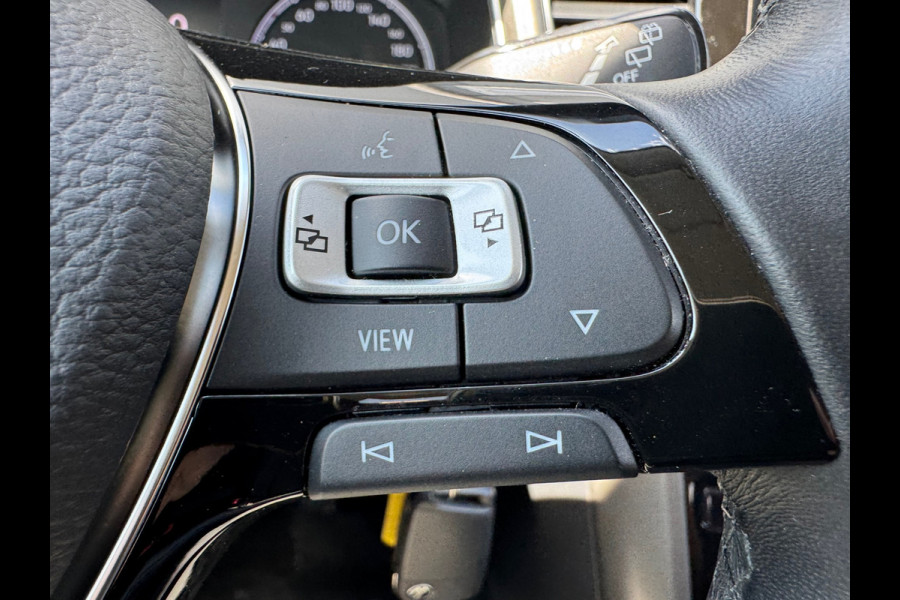 Volkswagen T-Roc * Style * Airco * Cruise * PDC * AppleCarPlay *