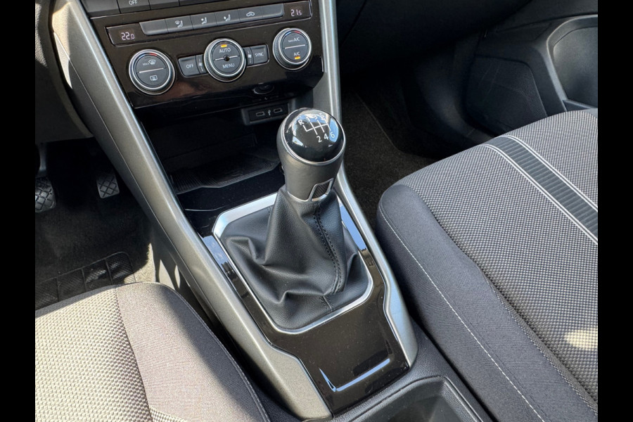 Volkswagen T-Roc * Style * Airco * Cruise * PDC * AppleCarPlay *