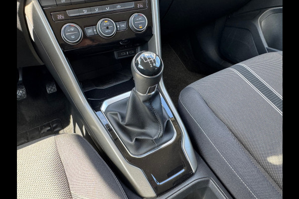 Volkswagen T-Roc * Style * Airco * Cruise * PDC * AppleCarPlay *