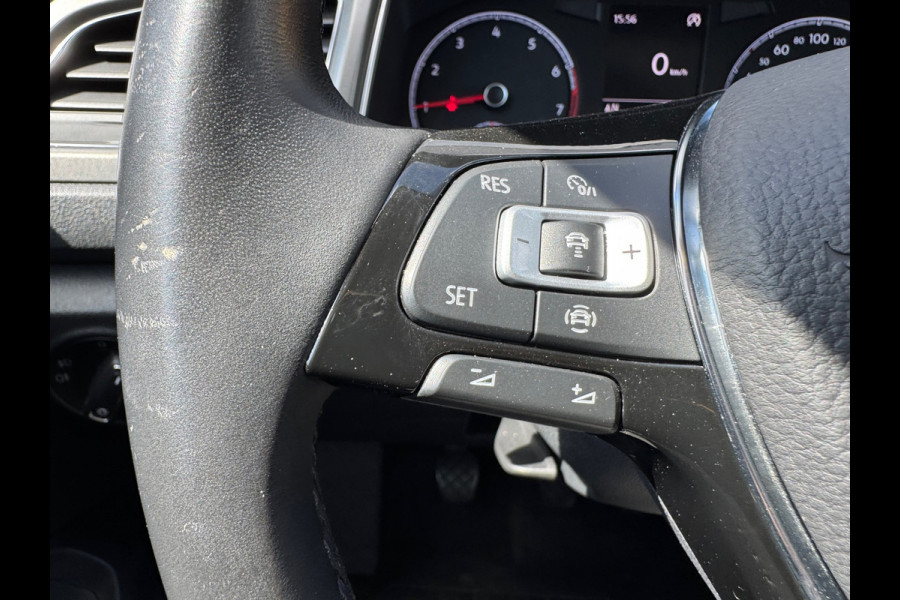 Volkswagen T-Roc * Style * Airco * Cruise * PDC * AppleCarPlay *