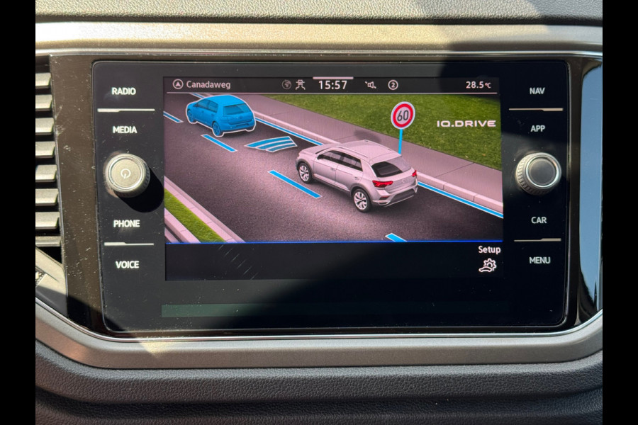 Volkswagen T-Roc * Style * Airco * Cruise * PDC * AppleCarPlay *