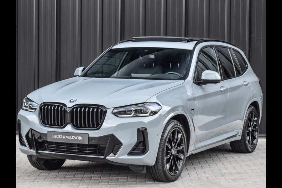 BMW X3 xDrive30e HIGH EXECUTIVE | M_SPORT | PANORAMADAK | LED | COMFORT ACCESS | CAMERA | AMBIANCE INTERIEUR