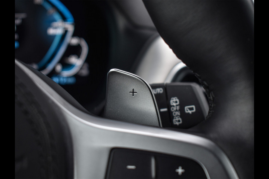 BMW X3 xDrive30e HIGH EXECUTIVE | M_SPORT | PANORAMADAK | LED | COMFORT ACCESS | CAMERA | AMBIANCE INTERIEUR