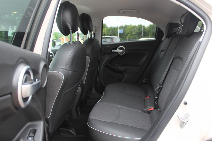 Fiat 500X Cross 1.4 Turbo MultiAir Cross / Trekhaak / Navigatie / Half leder / Keyless / 17'' / Parkeerhulp achter / Getint glas / DAB / Cruise Control