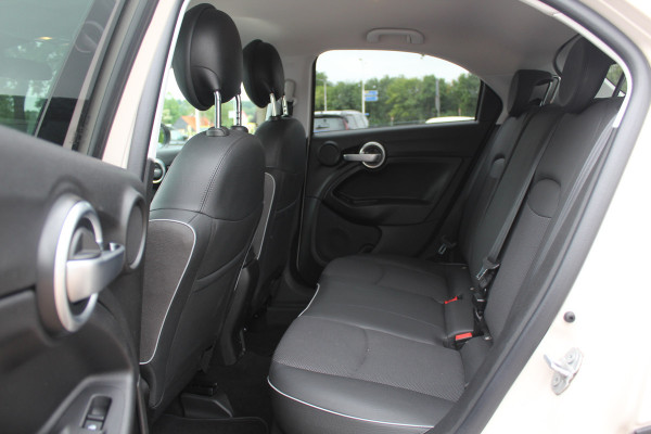 Fiat 500X Cross 1.4 Turbo MultiAir Cross / Trekhaak / Navigatie / Half leder / Keyless / 17'' / Parkeerhulp achter / Getint glas / DAB / Cruise Control