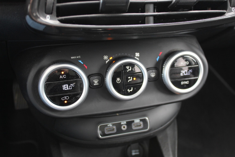 Fiat 500X Cross 1.4 Turbo MultiAir Cross / Trekhaak / Navigatie / Half leder / Keyless / 17'' / Parkeerhulp achter / Getint glas / DAB / Cruise Control
