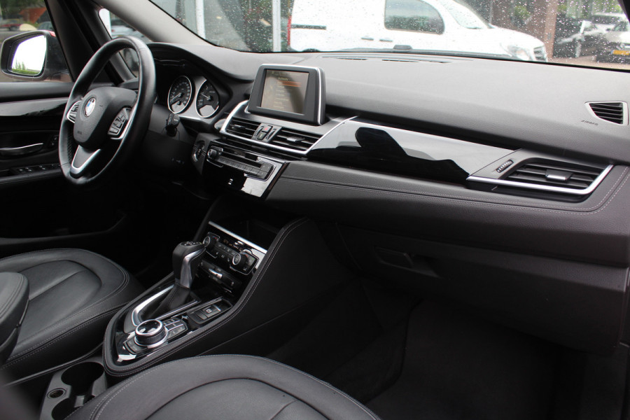 BMW 2 Serie Gran Tourer 218i 7p. Executive / Trekhaak / Leder / Navigatie / Keyless entry / Parkeerhulp V+A / Cruise Control