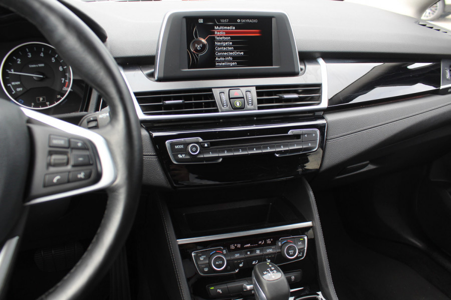 BMW 2 Serie Gran Tourer 218i 7p. Executive / Trekhaak / Leder / Navigatie / Keyless entry / Parkeerhulp V+A / Cruise Control