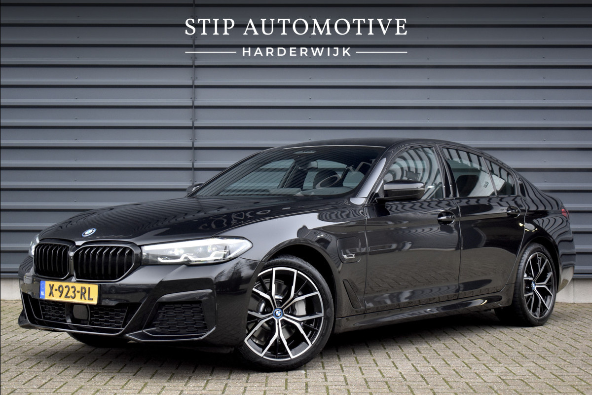 BMW 5 Serie 530e High Executive M Sport | Active Cruise Control | Trekhaak Wegklapbaar | 19'' M Velgen | Stuurverwarming | CarPlay | Camera | BMW 5 Serie 530e High Executive M Sport | Active Cruise Control | Trekhaak Wegklapbaar | 19'' M Velgen | Stuurverwarming | CarPlay | Camera |