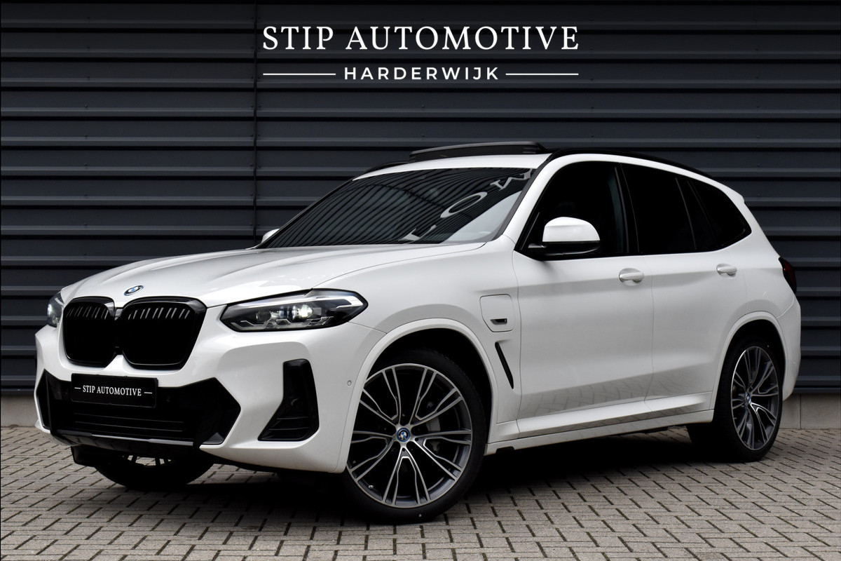 BMW X3 xDrive30e M Sport | Panoramadak | 21'' Velgen | Camera | CarPlay | Head-Up | Stoelverwarming | Sfeerverlichting | BMW X3 xDrive30e M Sport | Panoramadak | 21'' Velgen | Camera | CarPlay | Head-Up | Stoelverwarming | Sfeerverlichting |
