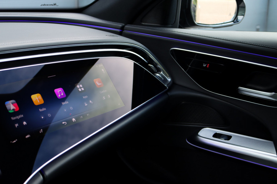 Mercedes-Benz E-Klasse 300 de AMG Line Aut9 | Hyperscreen | Distronic | Trekhaak | Verwarmd Stuurwiel | Keyless Go | Camera | Zitcomfortpakket | Nightpakket |