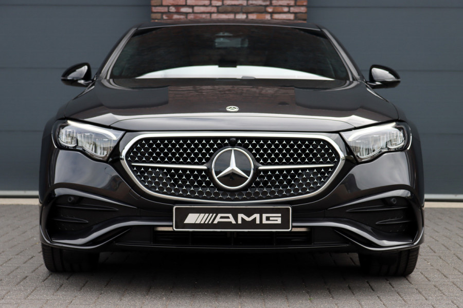 Mercedes-Benz E-Klasse 300 de AMG Line Aut9 | Hyperscreen | Distronic | Trekhaak | Verwarmd Stuurwiel | Keyless Go | Camera | Zitcomfortpakket | Nightpakket |