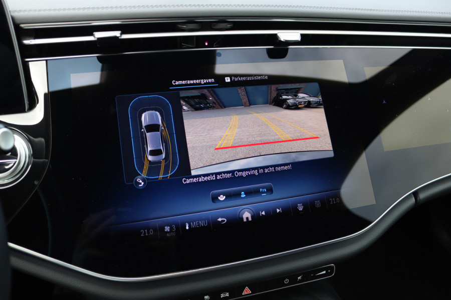 Mercedes-Benz E-Klasse 300 de AMG Line Aut9 | Hyperscreen | Distronic | Trekhaak | Verwarmd Stuurwiel | Keyless Go | Camera | Zitcomfortpakket | Nightpakket |