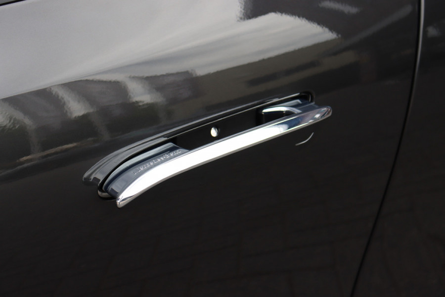 Mercedes-Benz E-Klasse 300 de AMG Line Aut9 | Hyperscreen | Distronic | Trekhaak | Verwarmd Stuurwiel | Keyless Go | Camera | Zitcomfortpakket | Nightpakket |
