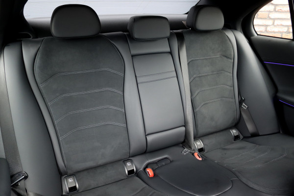 Mercedes-Benz E-Klasse 300 de AMG Line Aut9 | Hyperscreen | Distronic | Trekhaak | Verwarmd Stuurwiel | Keyless Go | Camera | Zitcomfortpakket | Nightpakket |