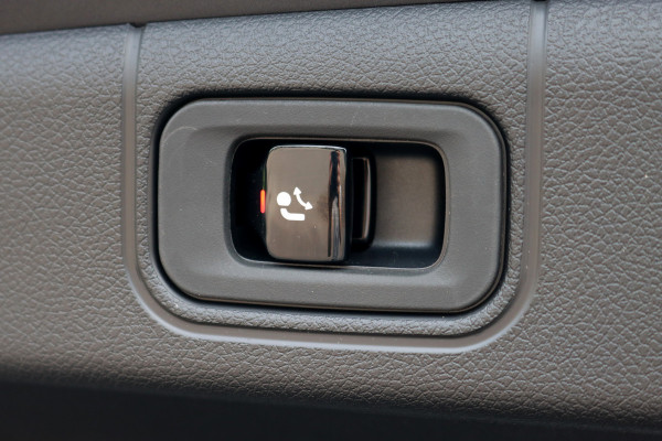 Mercedes-Benz E-Klasse 300 de AMG Line Aut9 | Hyperscreen | Distronic | Trekhaak | Verwarmd Stuurwiel | Keyless Go | Camera | Zitcomfortpakket | Nightpakket |