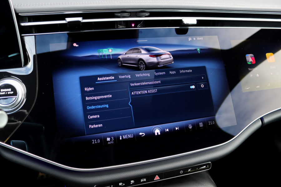 Mercedes-Benz E-Klasse 300 de AMG Line Aut9 | Hyperscreen | Distronic | Trekhaak | Verwarmd Stuurwiel | Keyless Go | Camera | Zitcomfortpakket | Nightpakket |