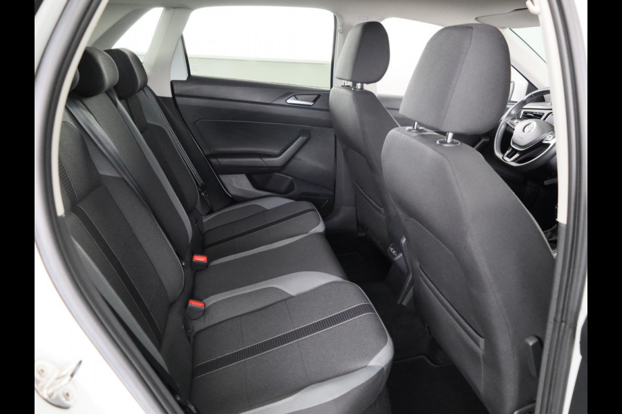 Volkswagen Polo 1.0 TSI Highline 95 PK | Navigatie | Parkeersensoren | Digitaal dashboard
