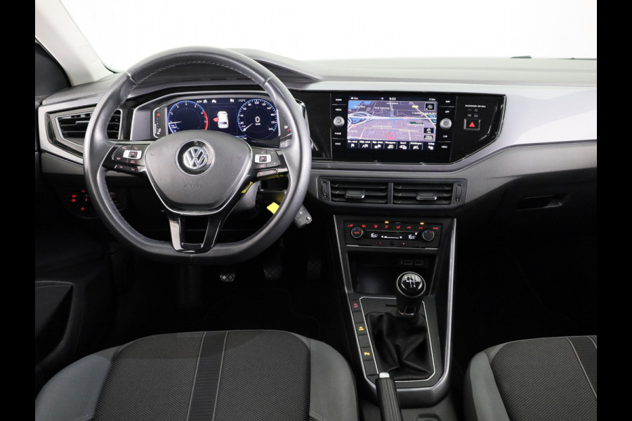 Volkswagen Polo 1.0 TSI Highline 95 PK | Navigatie | Parkeersensoren | Digitaal dashboard