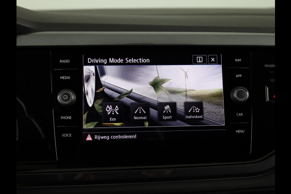 Volkswagen Polo 1.0 TSI Highline 95 PK | Navigatie | Parkeersensoren | Digitaal dashboard