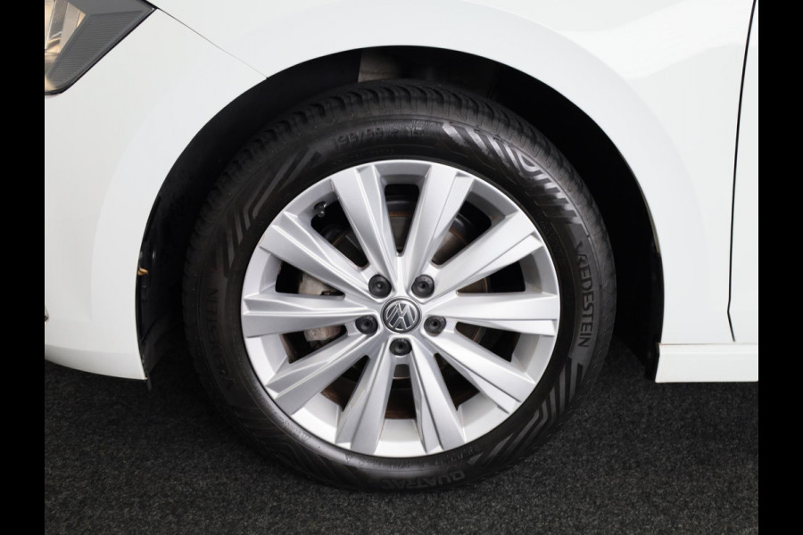 Volkswagen Polo 1.0 TSI Highline 95 PK | Navigatie | Parkeersensoren | Digitaal dashboard