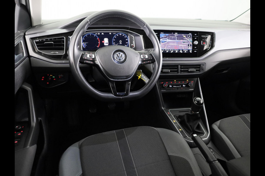 Volkswagen Polo 1.0 TSI Highline 95 PK | Navigatie | Parkeersensoren | Digitaal dashboard