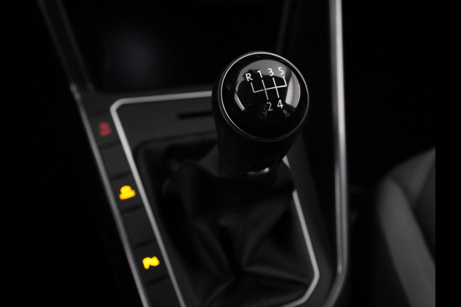 Volkswagen Polo 1.0 TSI Highline 95 PK | Navigatie | Parkeersensoren | Digitaal dashboard