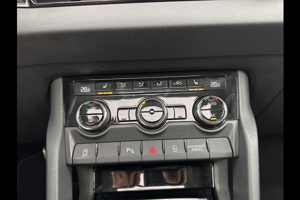 Škoda Karoq 1.5 TSI ACT Business Edition Aut. *PANO | LEATHER-ALCANTARA  | FULL-LED | NAVI-FULLMAP | KEYLESS | COMFORT-SEATS | CAMERA | DAB+ | ECC | HEATED-SEATS | PDC | CRUISE  | TOWBAR | CARPLAY | 18''ALU*