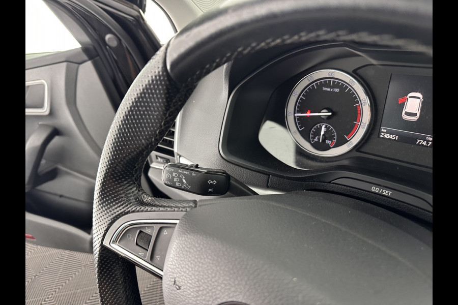 Škoda Karoq 1.5 TSI ACT Business Edition Aut. *PANO | LEATHER-ALCANTARA  | FULL-LED | NAVI-FULLMAP | KEYLESS | COMFORT-SEATS | CAMERA | DAB+ | ECC | HEATED-SEATS | PDC | CRUISE  | TOWBAR | CARPLAY | 18''ALU*
