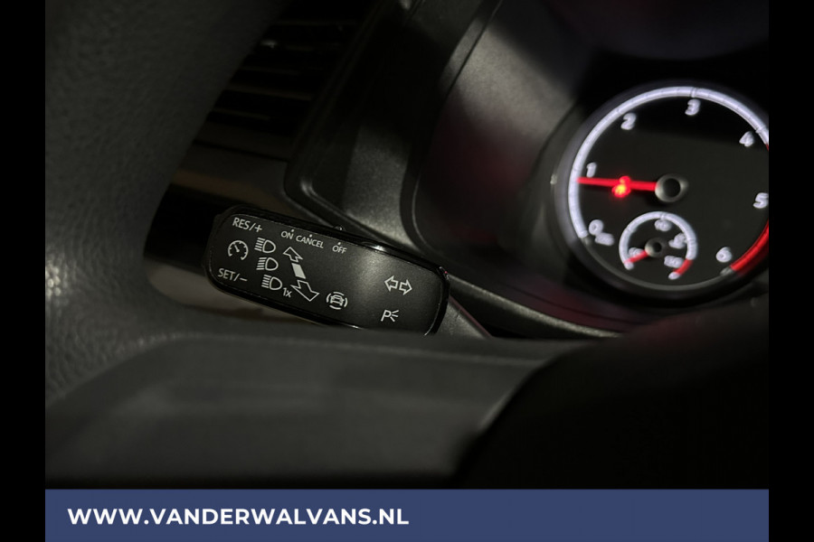 Volkswagen Transporter 2.0 TDI 150pk L2H1 Euro6 Airco | 2500kg Trekhaak | 2x Zijdeur | Camera | Bijrijdersbank | Navigatie Apple carplay, android auto, cruisecontrol, parkeersensoren